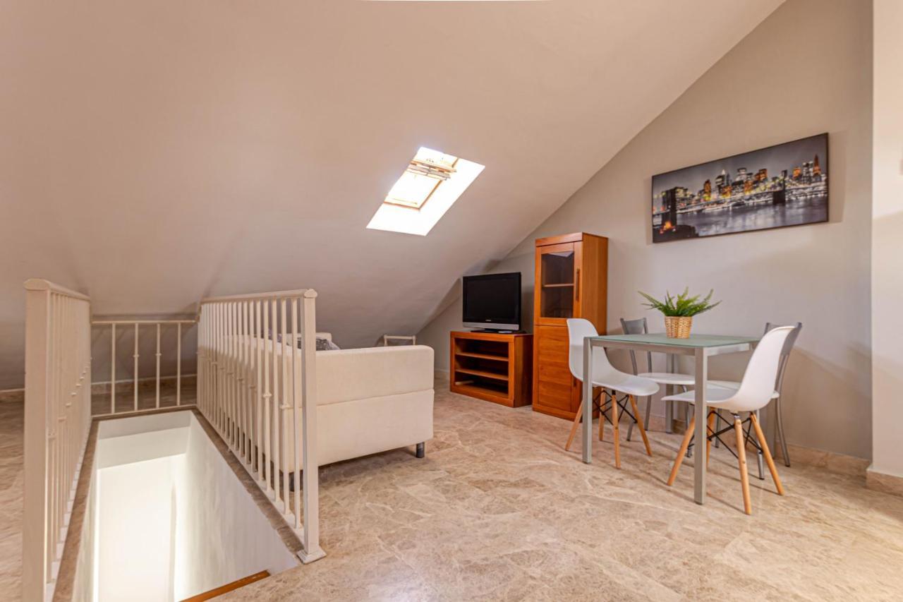 797 Holiday Rentals- Duplex Para 7 En La Carihuela A 1 Min De La Playa 托雷莫利诺斯 外观 照片